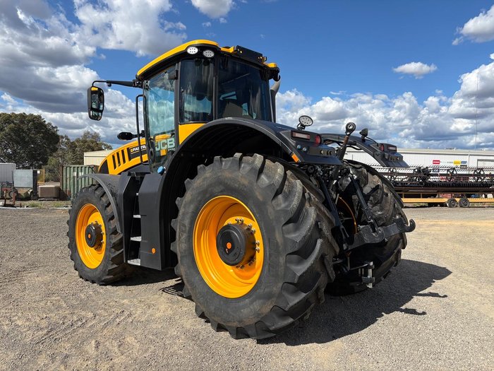2019 JCB 8330