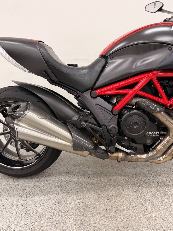 2012 DUCATI DIAVEL CARBON Red