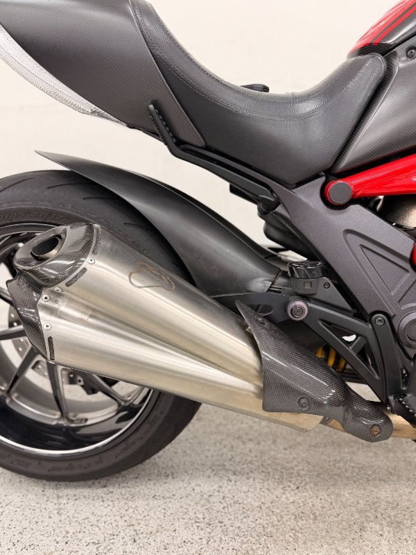2012 DUCATI DIAVEL CARBON Red