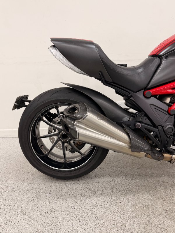 2012 DUCATI DIAVEL CARBON Red