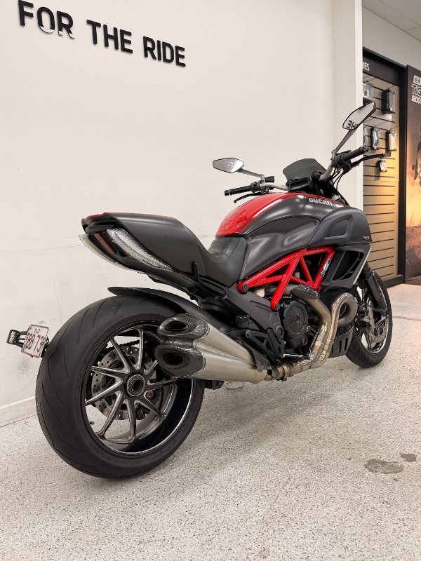 2012 DUCATI DIAVEL CARBON Red