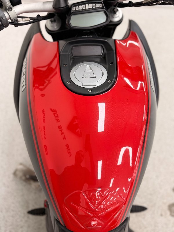 2012 DUCATI DIAVEL CARBON Red