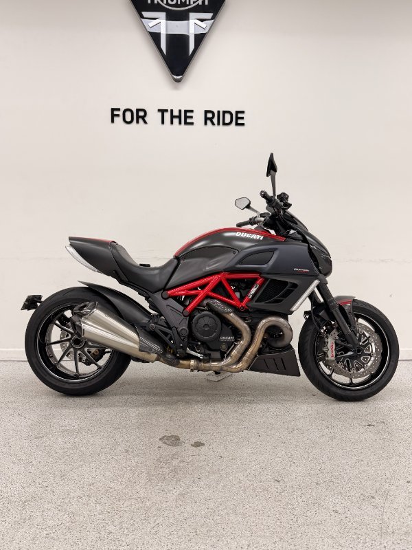 2012 DUCATI DIAVEL CARBON Red