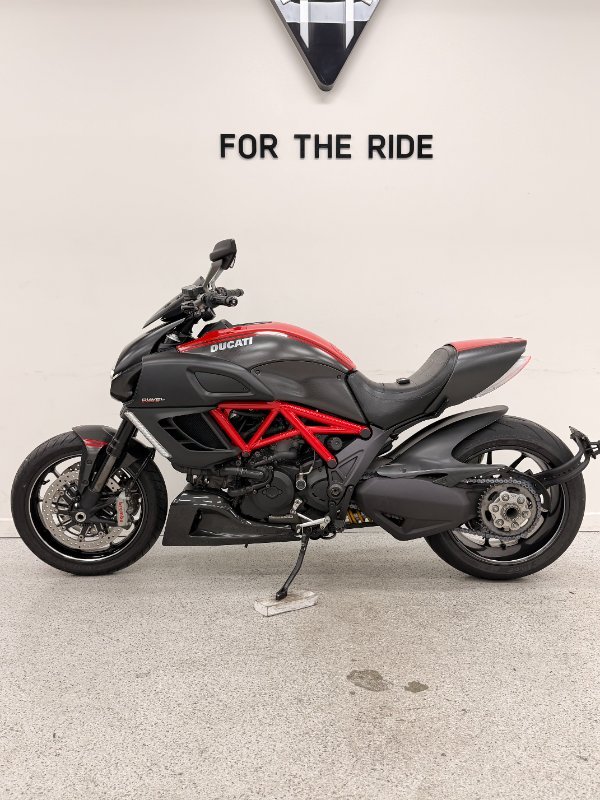 2012 DUCATI DIAVEL CARBON Red