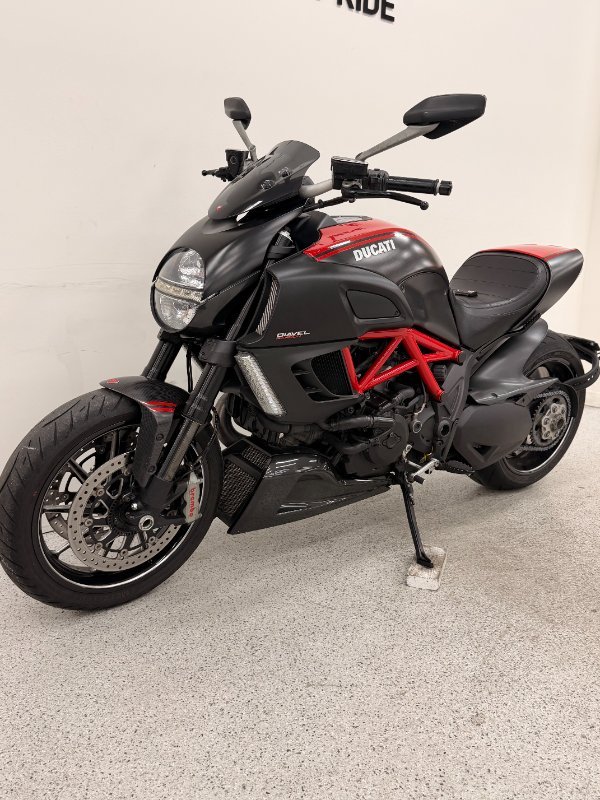 2012 DUCATI DIAVEL CARBON Red