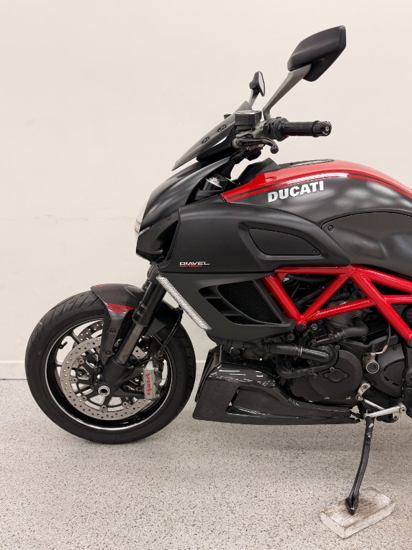 2012 DUCATI DIAVEL CARBON Red