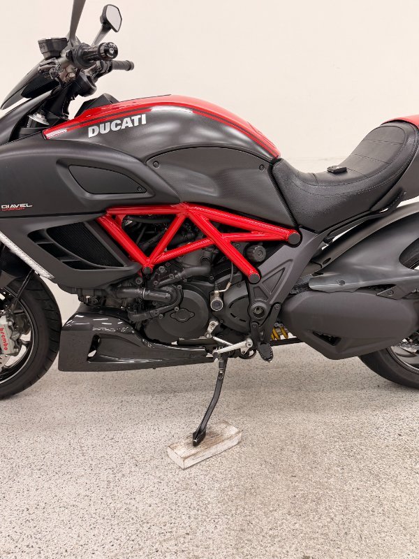 2012 DUCATI DIAVEL CARBON Red