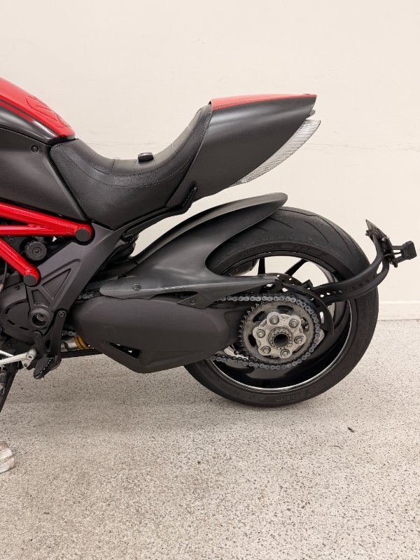 2012 DUCATI DIAVEL CARBON Red