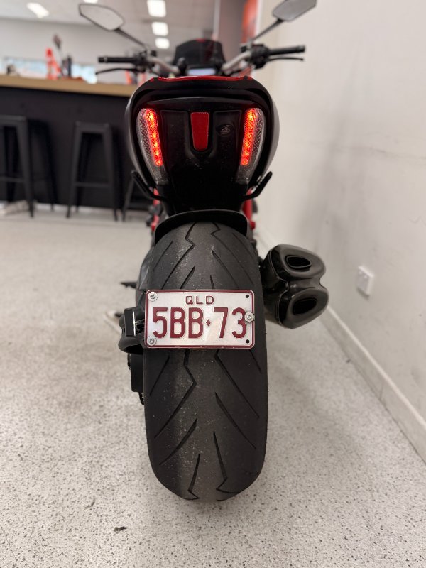 2012 DUCATI DIAVEL CARBON Red