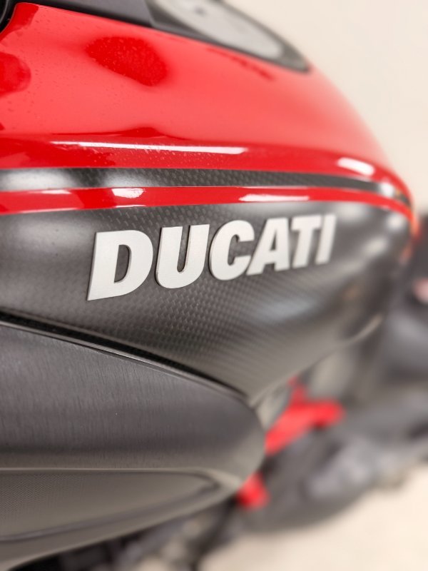 2012 DUCATI DIAVEL CARBON Red