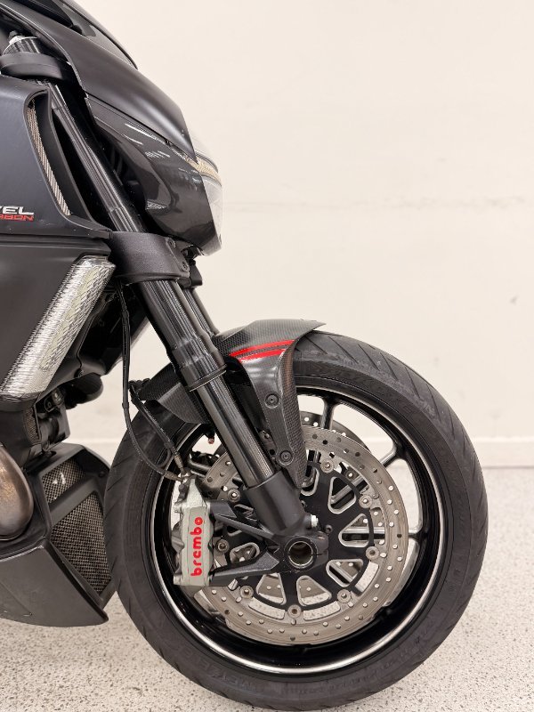 2012 DUCATI DIAVEL CARBON Red