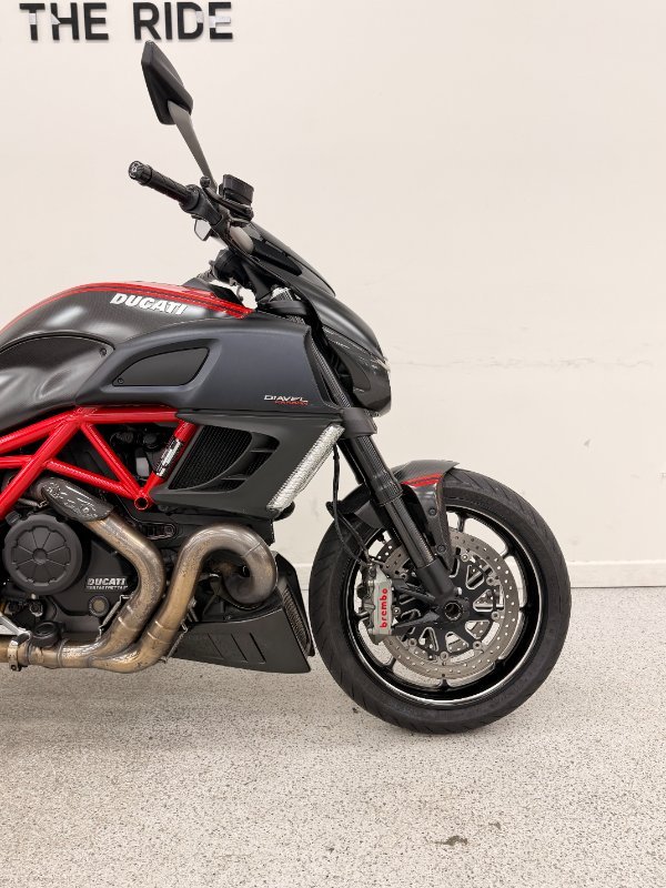 2012 DUCATI DIAVEL CARBON Red
