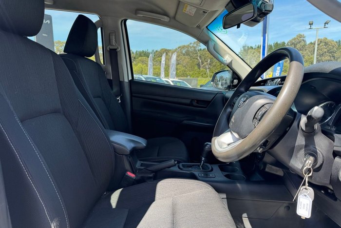 2022 Toyota Hilux SR