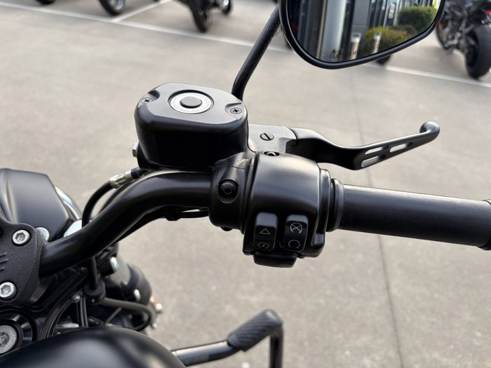 2019 HARLEY-DAVIDSON XL883N IRON 883 Black
