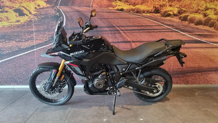 2026 Suzuki V-Strom 800DE V-Strom Black
