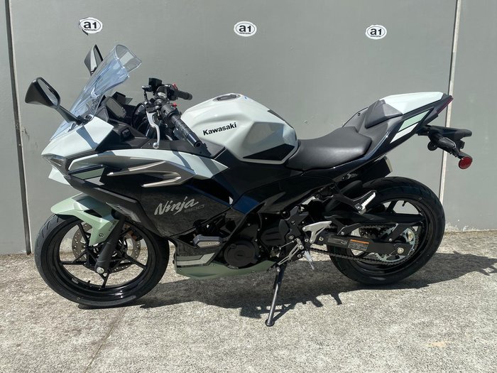 2026 Kawasaki Ninja 500 SE