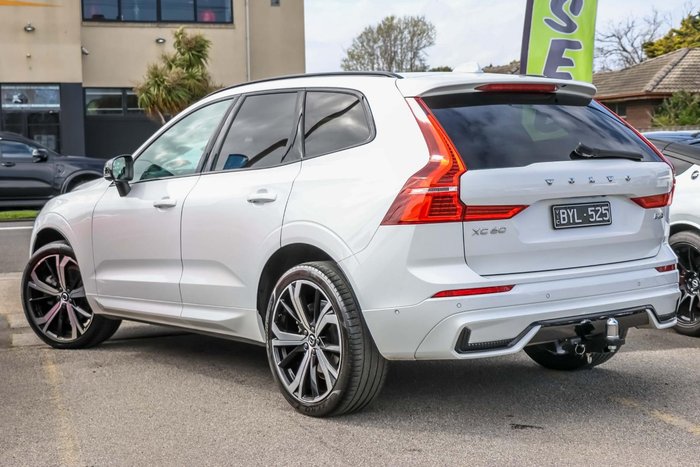 2022 Volvo XC60 B6 R-Design