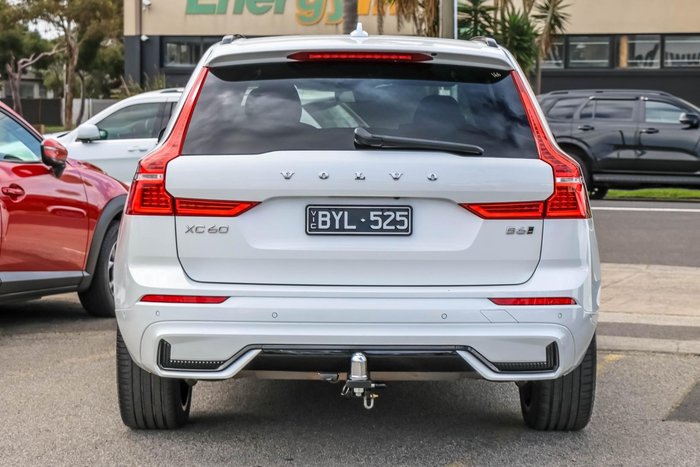 2022 Volvo XC60 B6 R-Design