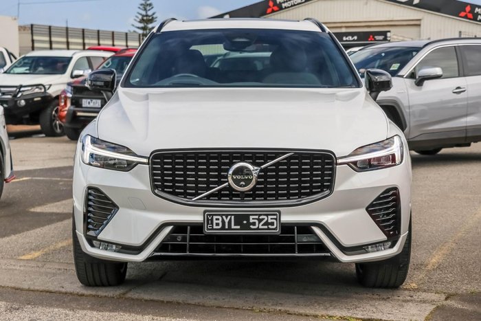 2022 Volvo XC60 B6 R-Design
