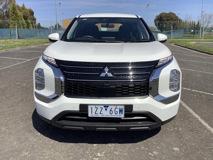 2024 Mitsubishi Outlander ES