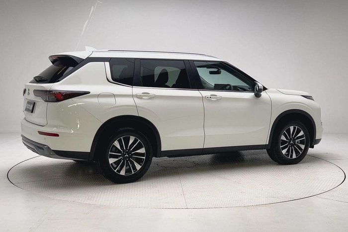 2025 Mitsubishi Outlander LS