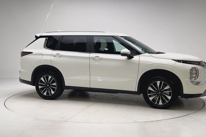 2025 Mitsubishi Outlander LS