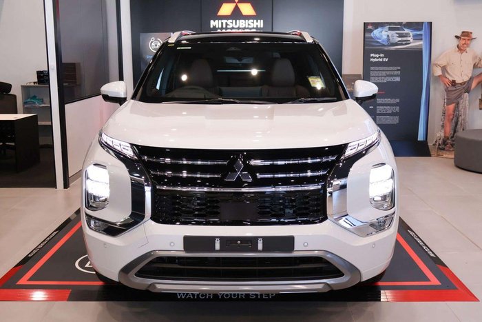 2025 Mitsubishi Outlander PHEV Exceed Tourer