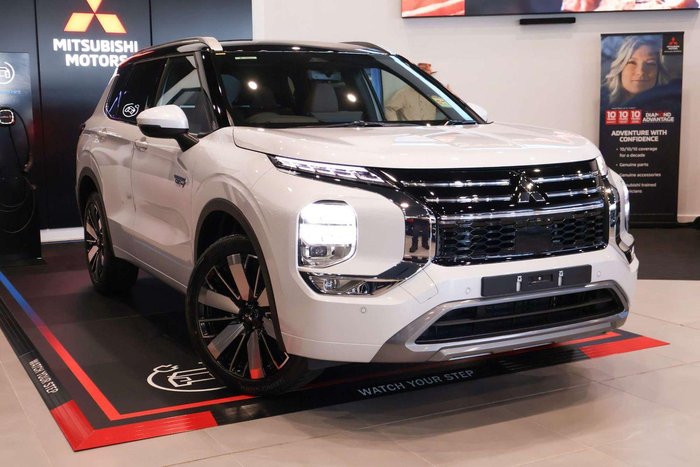 2025 Mitsubishi Outlander PHEV Exceed Tourer