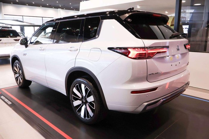 2025 Mitsubishi Outlander PHEV Exceed Tourer
