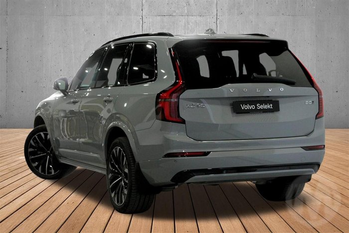 2026 Volvo XC90 Ultra B5 Dark