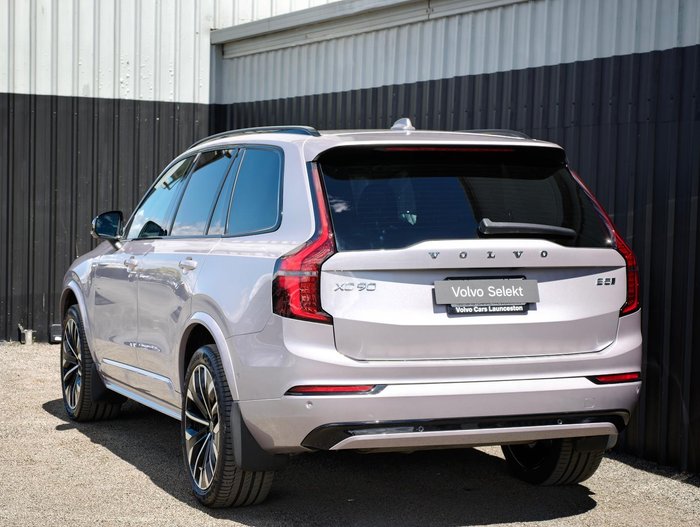 2025 Volvo XC90 Ultra B5 Dark