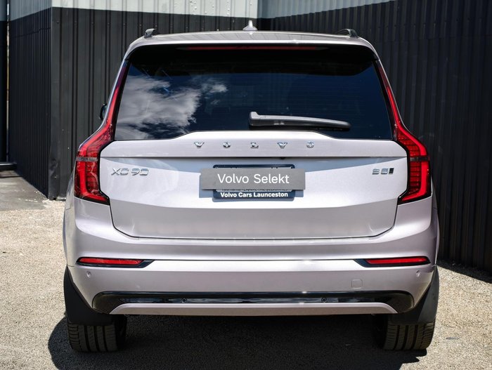 2025 Volvo XC90 Ultra B5 Dark