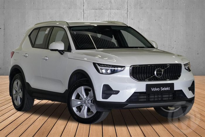 2025 Volvo XC40
