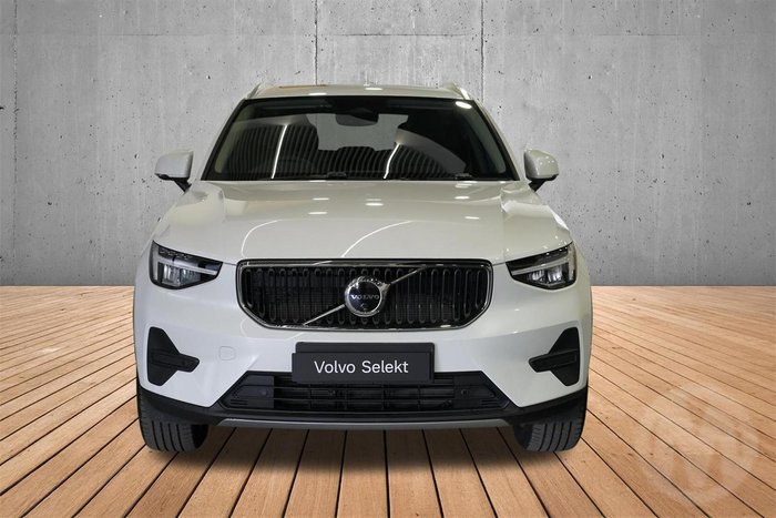 2025 Volvo XC40 Plus B4
