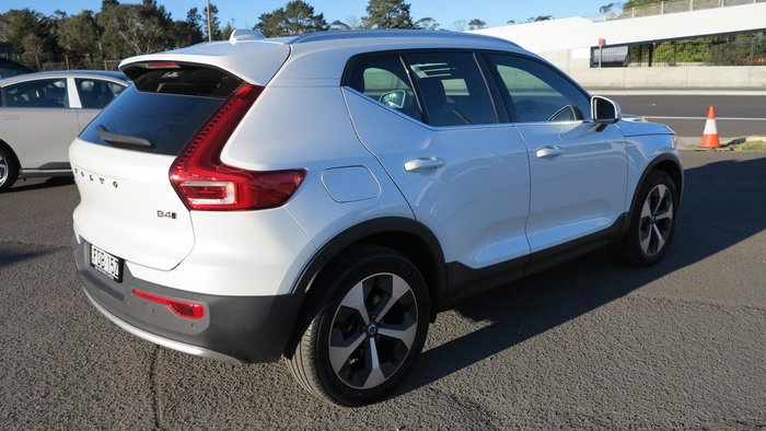 2023 Volvo XC40 Ultimate B4 Bright