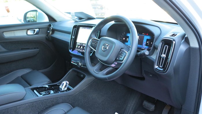 2023 Volvo XC40 Ultimate B4 Bright