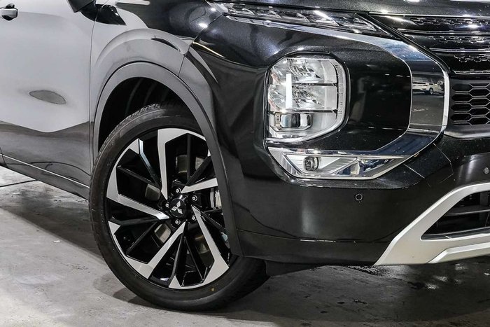 2023 Mitsubishi Outlander Exceed