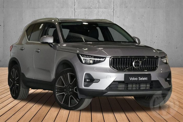 2025 Volvo XC40