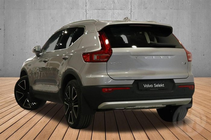 2025 Volvo XC40 Ultra B4 Bright