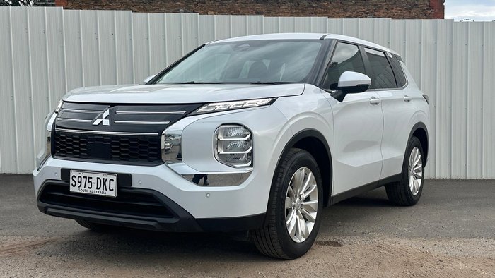 2025 Mitsubishi Outlander ES