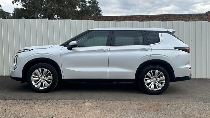 2025 Mitsubishi Outlander ES
