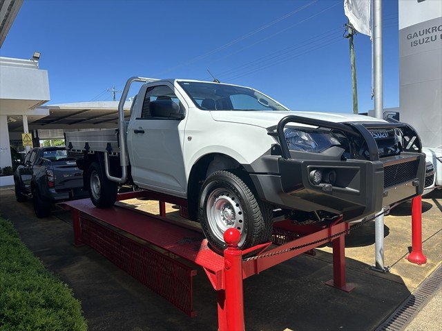 2025 ISUZU D-MAX