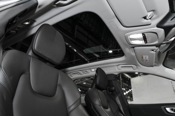 2022 Volvo XC60 Ultimate B5 Bright