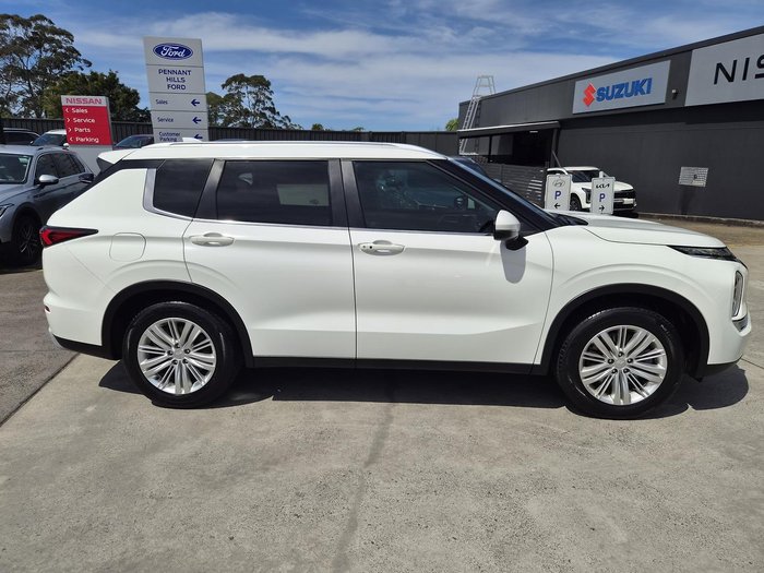 2024 Mitsubishi Outlander LS