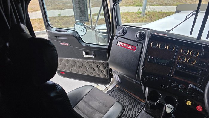 2021 Kenworth T909