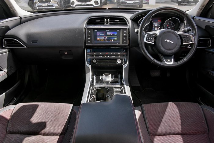 2015 Jaguar XE 20t R-Sport