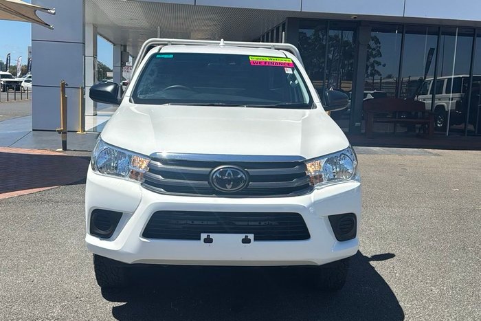 2022 Toyota Hilux SR