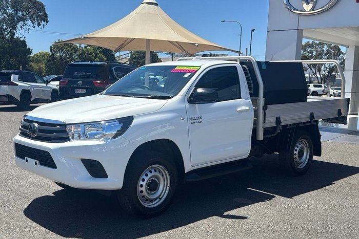 2022 Toyota Hilux SR