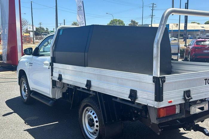 2022 Toyota Hilux SR