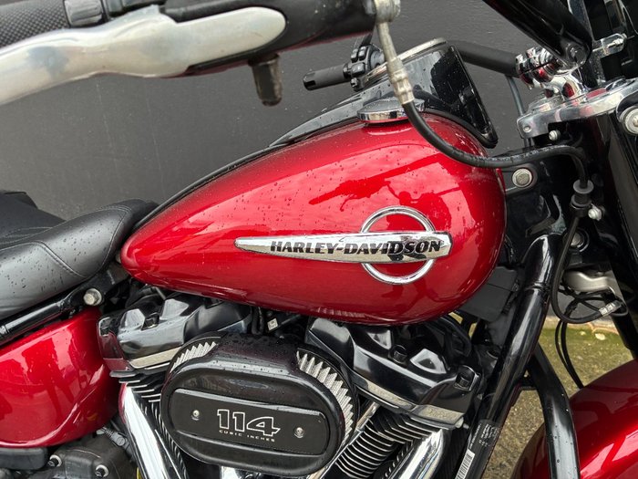 2018 HARLEY-DAVIDSON FLHCS HERITAGE CLC S 114 SOLID RED